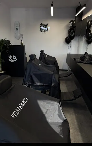 STREET LINE BARBER GABRIEL KUKLA